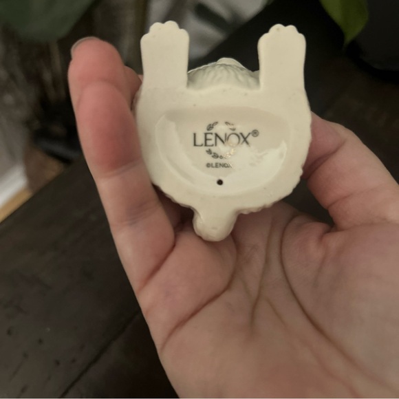 Lenox Easter Bunny With Pearls And Floral Hat Figurine - Picture 3 of 3